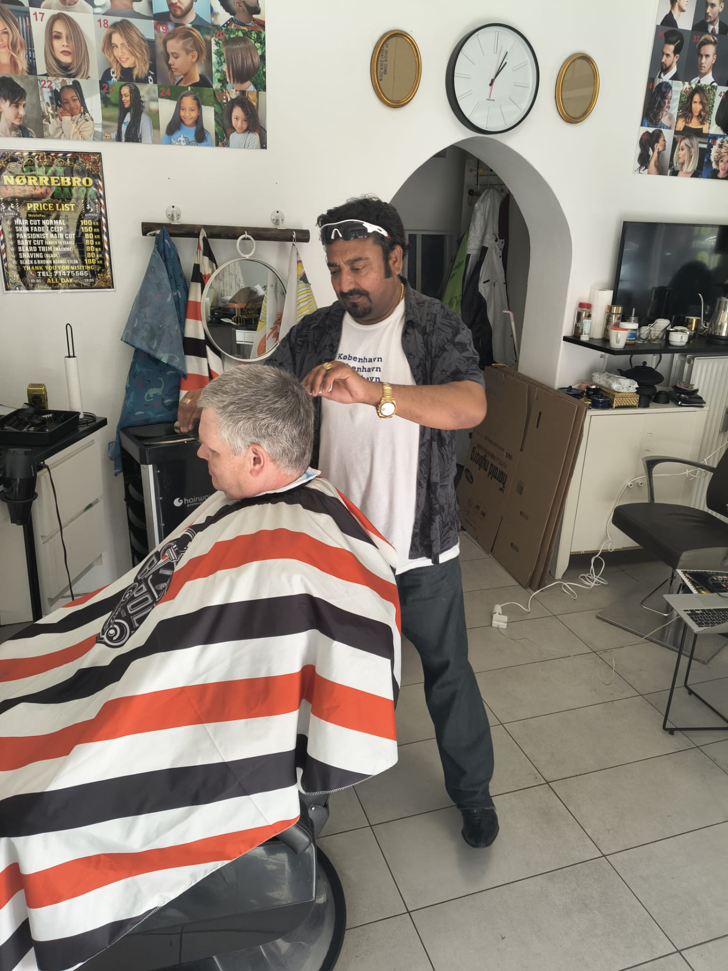 The barber at work in the salon